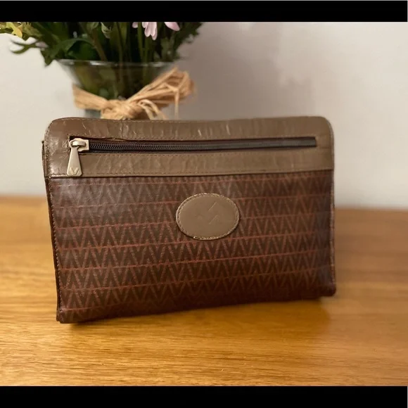 VALENTINO Brown Vintage Logo Bag 💯 AUTHENTIC - Picture 1 of 15